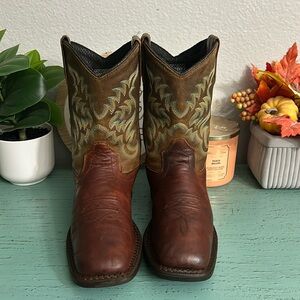 Old west boots SZ 2.5 D